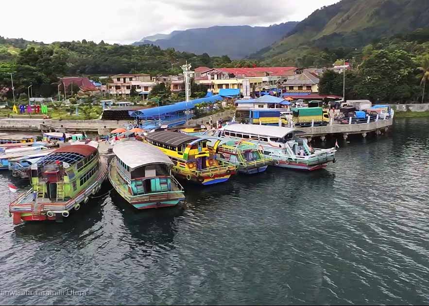 Sehingga banyak perahu nelayan di daerah tersebut.